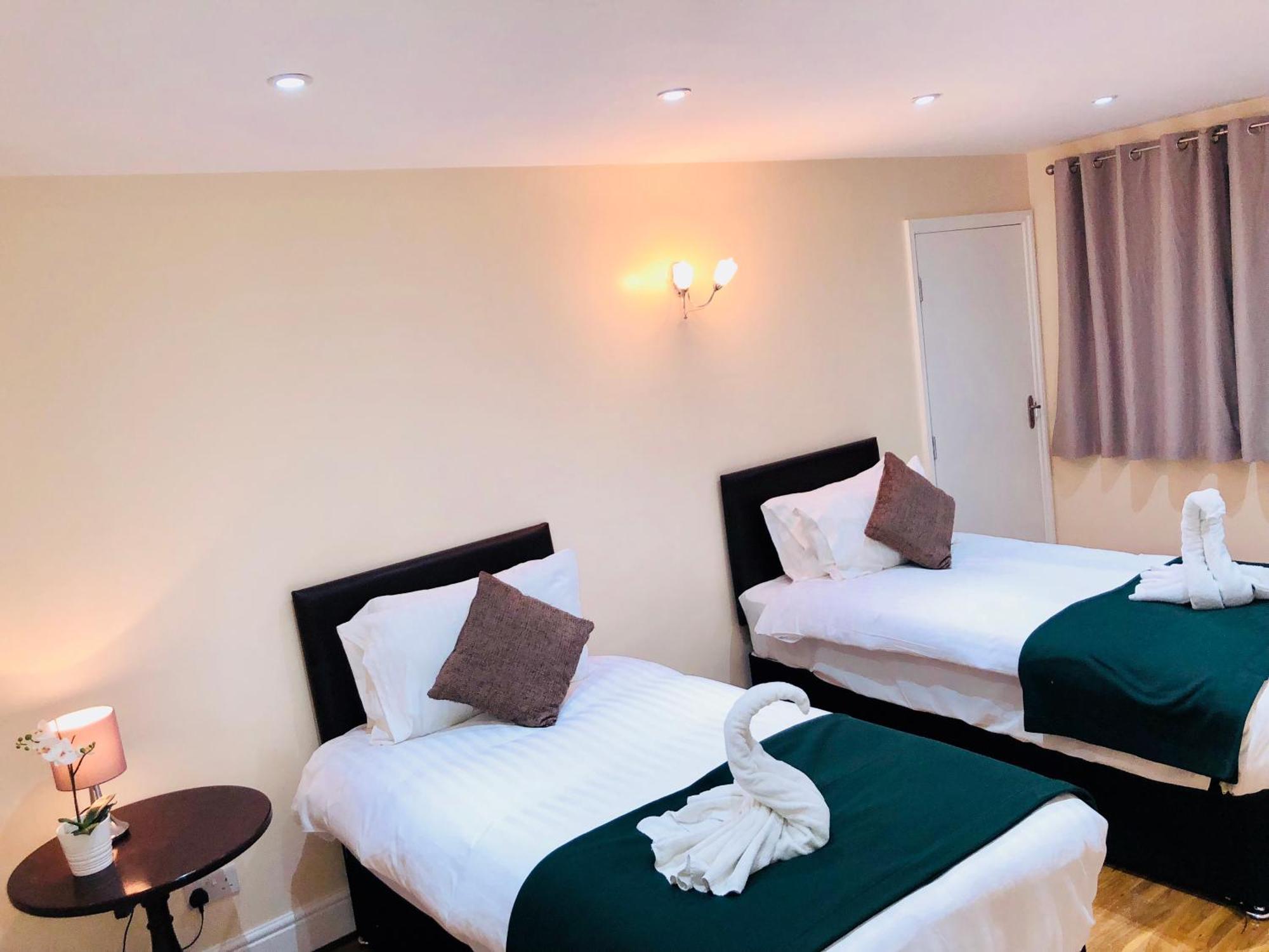 Gable Lodge London B&B Enfield Exterior foto